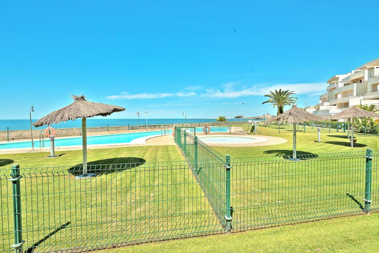 Apartment On Deluxe With Pools And Own Garden