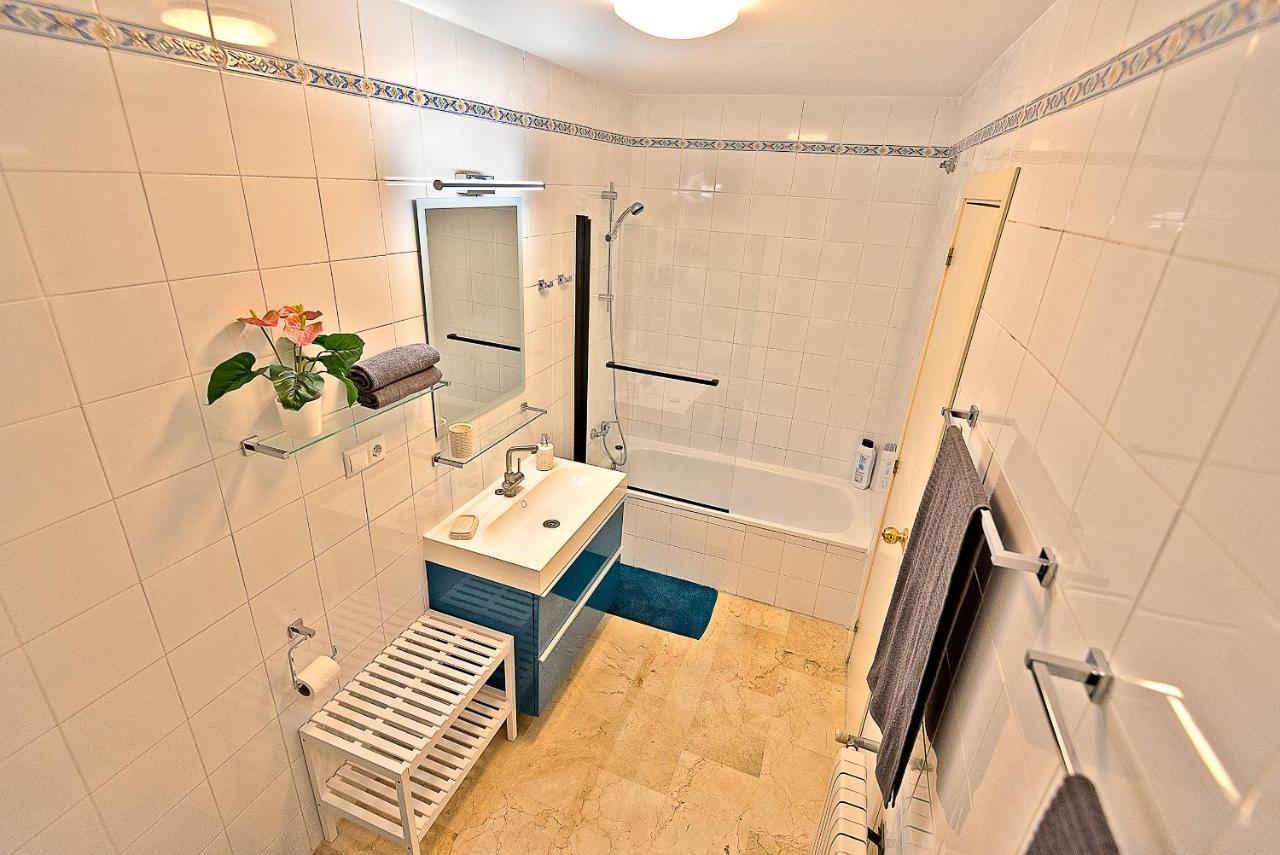 On Deluxe With Pools And Own Garden